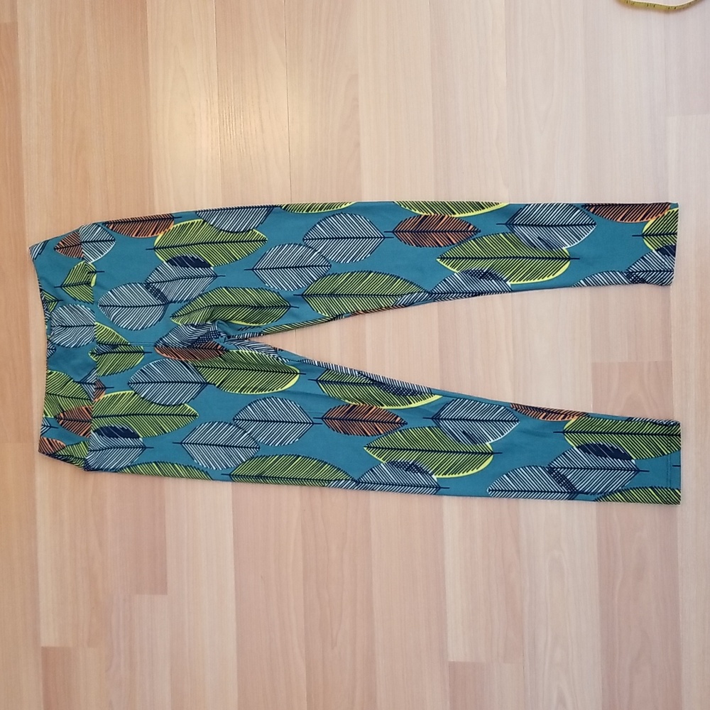 NWOT LuLaRoe Leaf Print Leggings One Size